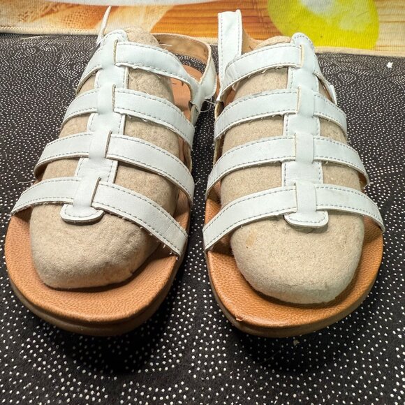 B.O.C. Born Concept Womens 8M White Gladiator Strappy Sandals Ankle Buckle - Picture 2 of 10